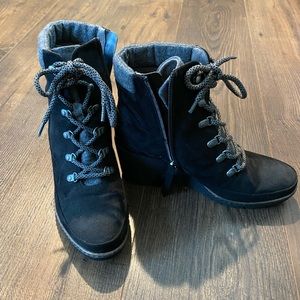 Dr Scholls wedge ankle boot Lada- new 7.5